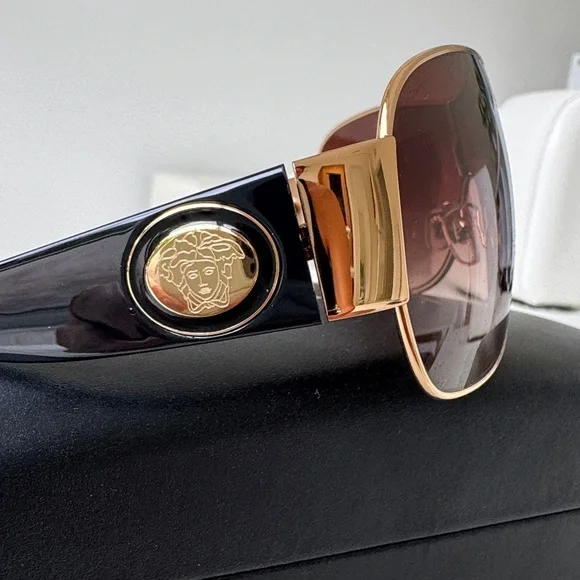 Authentic Versace Shield Gold Frame Sunglasses with Medusa Logo - NWT - Mod 2101 - Picture 4 of 13